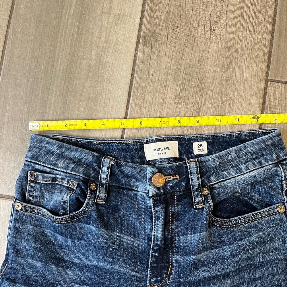 Miss Me jeans high rise, flare leg, double fray hem size 26x31 EC - Picture 6 of 10